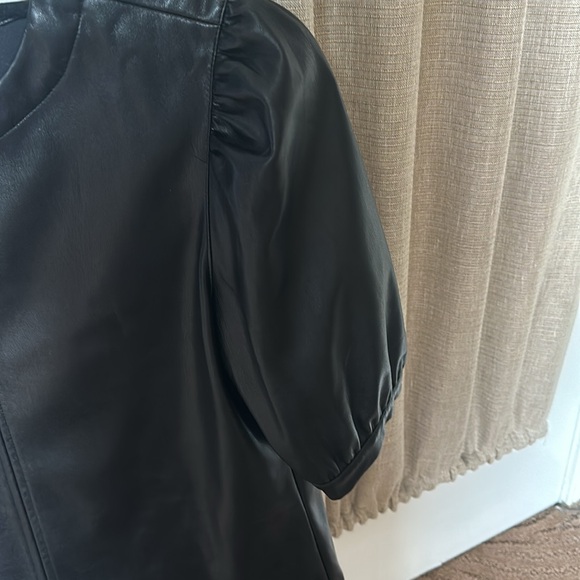 NWOT Steve Madden vegan, black short sleeve crewneck top. Size small. - Picture 4 of 8